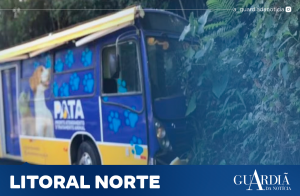 ÔNIBUS DE ATENDIMENTO A ANIMAIS SOFRE ACIDENTE NA RODOVIA SP-55 EM SÃO SEBASTIÃO